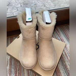 Pale pink Mini Bailey Bow II Velvet ribbon Uggs, women’s 7 US.